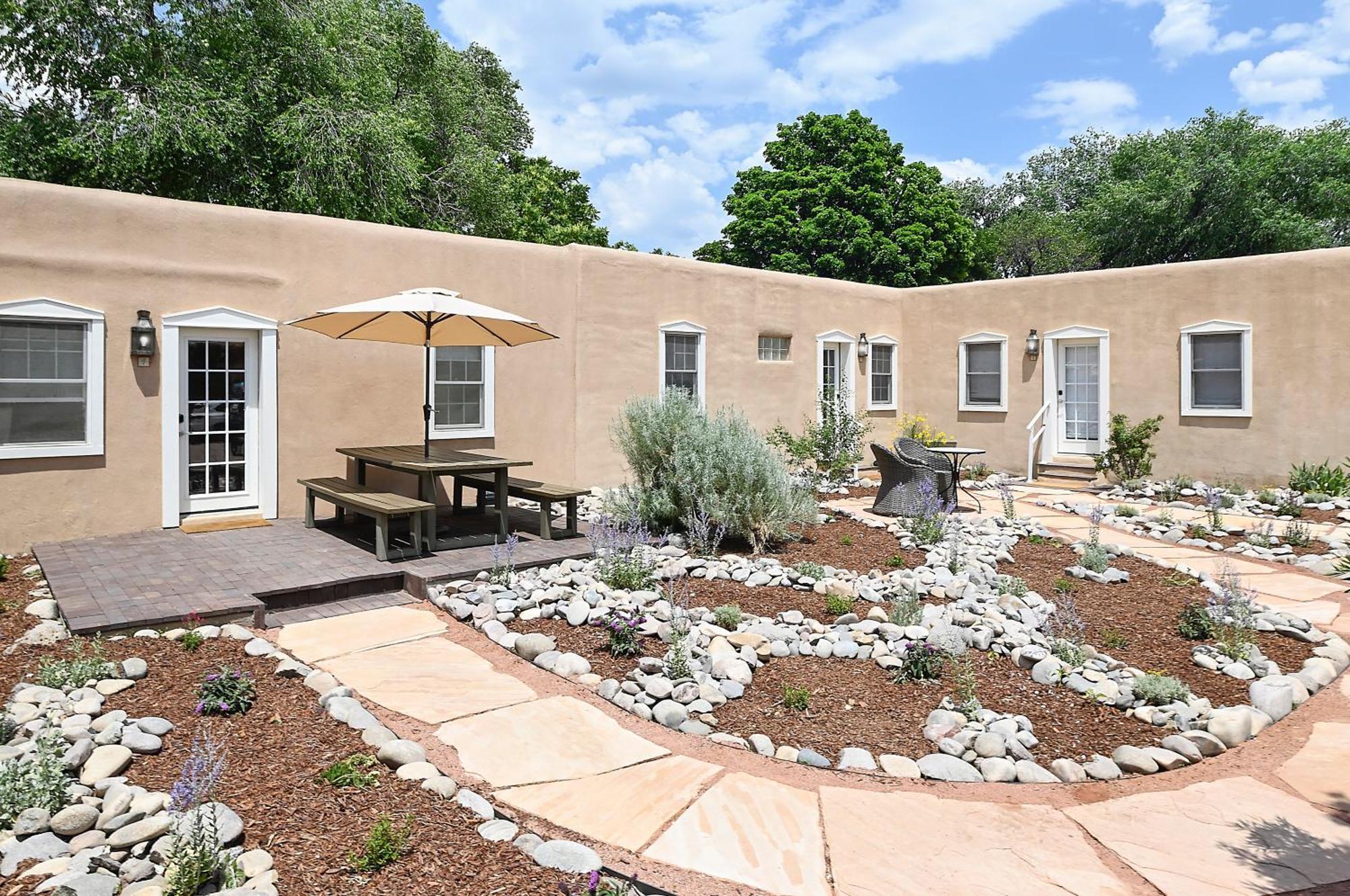 Dos Hermanas Casita 1, 4 & 5 Downtown Courtyard * Santa Fe