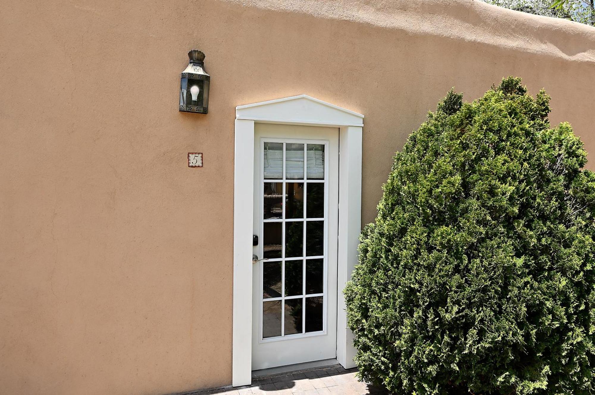 Dos Hermanas Casita 1, 4 & 5 Downtown Courtyard